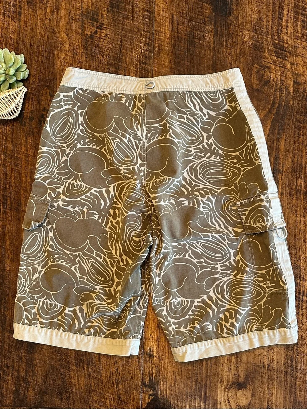 Emergency Exit | Vinatge 90s Men’s All-Over Print Cargo Board Shorts, Size 32
